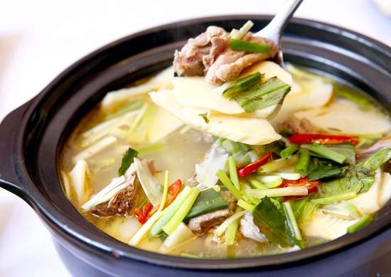 Gà nấu măng chua ivivu 1